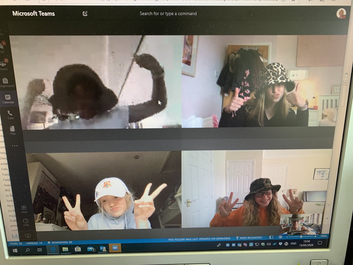 DCCheltenham's tweet photo. Girly chats with hats today #fourthform #bigupshelbz Talking online learning, drama & boys! @Julie_Kent4 #boardinglife https://t.co/7Clk8V7uYo