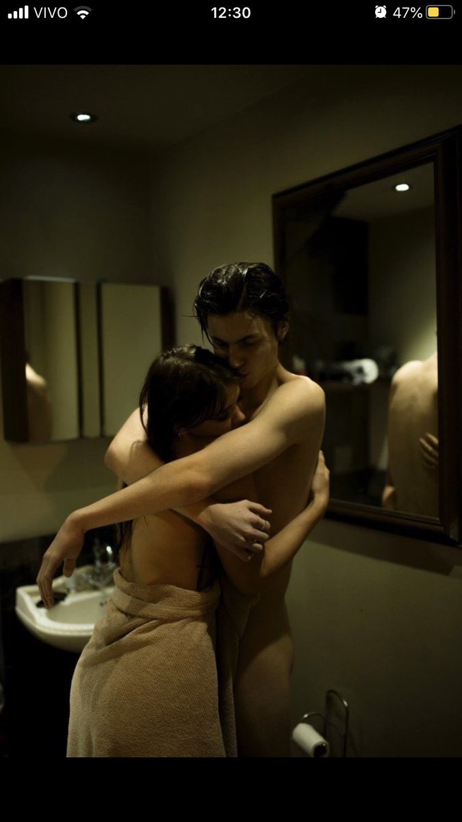 justcoupless's tweet photo. Meu corpo colado no seu, nossas mãos juntas, dedos entrelaçados, e ainda temos o infinito juntos. Uma vida não bastaria para nós dois. https://t.co/8taRq5VStA