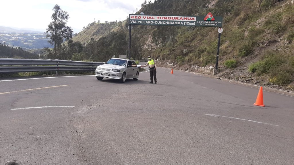 PoliciaEcuador's tweet photo. #Tungurahua 

Nuestro personal policial continúa realizando operativos de control en cumplimiento al #ToqueDeQueda en el #DistQuero, #DistPillaro y #DistPatate. 

#TrabajamosPorTuSeguridad https://t.co/M7B7Z5YgC7