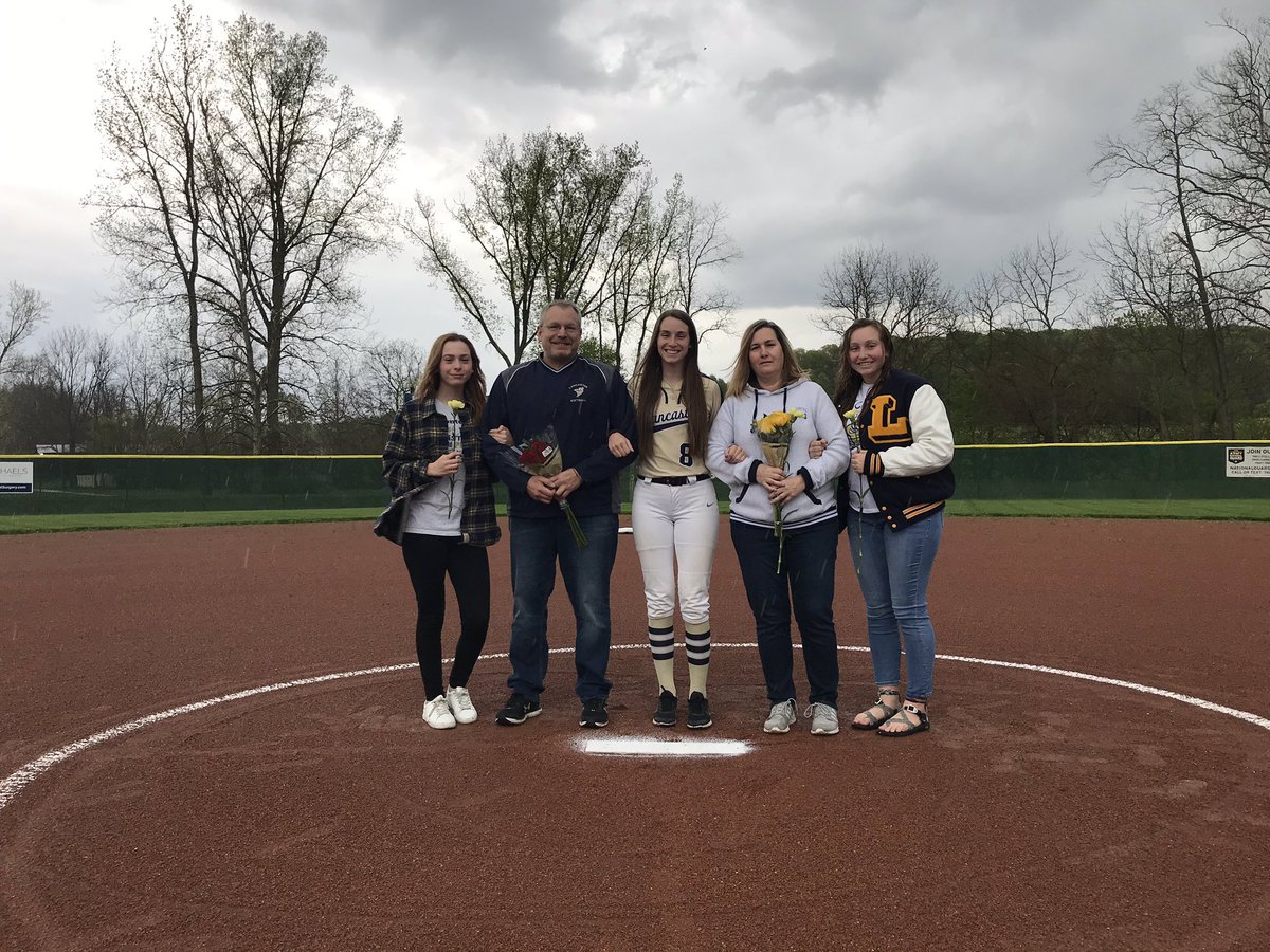 LHSGalesOffice's tweet image. Senior Night for Lady Gales Softball seniors Cassidy, Leah, and Bri at the LHS Softball Field. Pictures taken by individual family appointments. #granvillepike