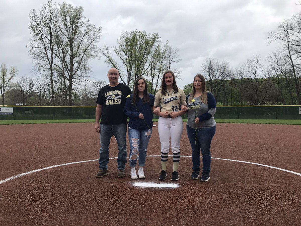 LHSGalesOffice's tweet image. Senior Night for Lady Gales Softball seniors Cassidy, Leah, and Bri at the LHS Softball Field. Pictures taken by individual family appointments. #granvillepike