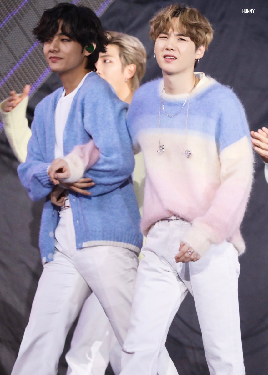 TAETAEDIORS's tweet photo. this is the most “taegi” taegi photo sequence to exist https://t.co/VKD24iuCmG