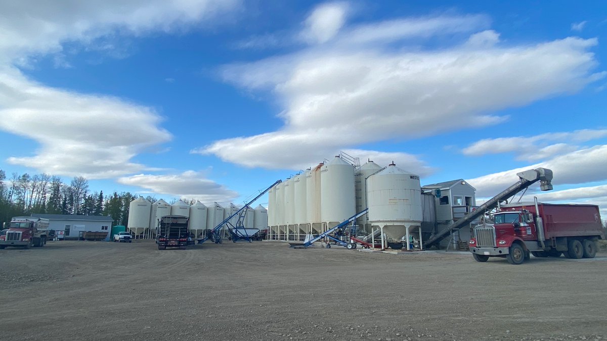 Cropmgmtnetwork's tweet photo. CMN’s first Spring season serving Mayerthorpe customers is well underway! 📷@AgriEric

#plant20 #CMNreachformore #westcdnag https://t.co/I1U6Gga791