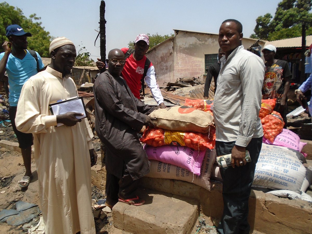 Hope 19 Wisconsin The Gambia, presented food stuffs to the Brikama Market fire outbreak victims.
The presented food stuff were, 30 bags of rice 25kg, 8 bags of sugar, 5 bags of potatoes, 10 bags of onion. Which was handed over to the council for an onward delivery to the victims.