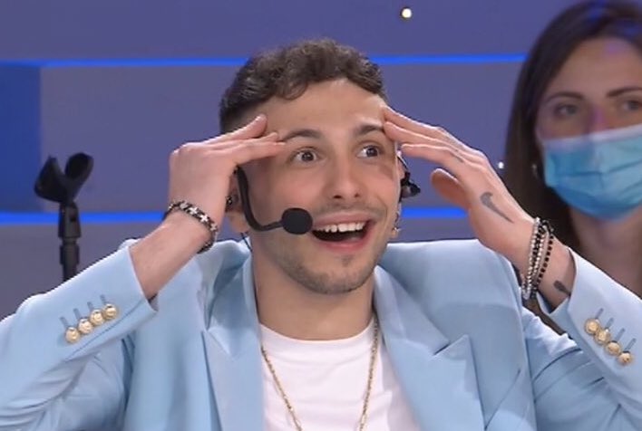 cryIngwsel's tweet photo. IO LETTERALMENTE UNA BIMBA DI RANDOM ⚰️ #AmiciSpeciali https://t.co/VMHlGemHKu