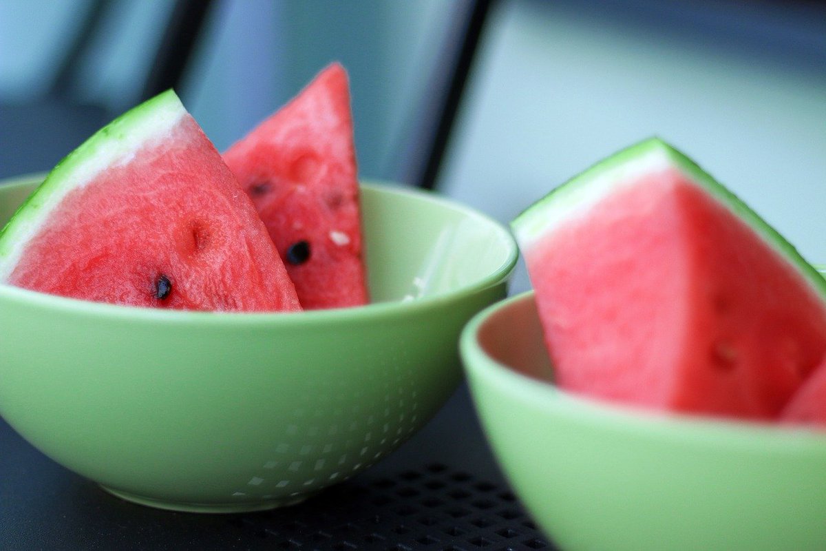 GoWellnessAtoZ's tweet photo. #FunFactFriday

Foods that are rich in water content help keep you hydrated!💧 Watermelon, cucumbers, ice berg lettuce, and tomatoes are some of those foods! 🍉🍉🍉 

#EatWell #StayHydrated https://t.co/iMIlZjjoRD