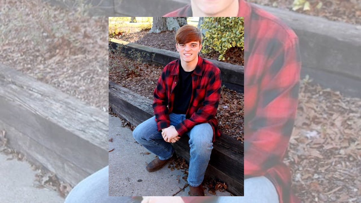 CullmanTribune's tweet photo. Going places- Fairview’s Mason Roberts: National Merit Finalist, 35 on his ACT and a full scholarship to the University of Alabama
@FairviewHighSch @CCBOEAL @UofAlabama 
https://t.co/i6NvEvisg2 https://t.co/GuG9BIrXI2