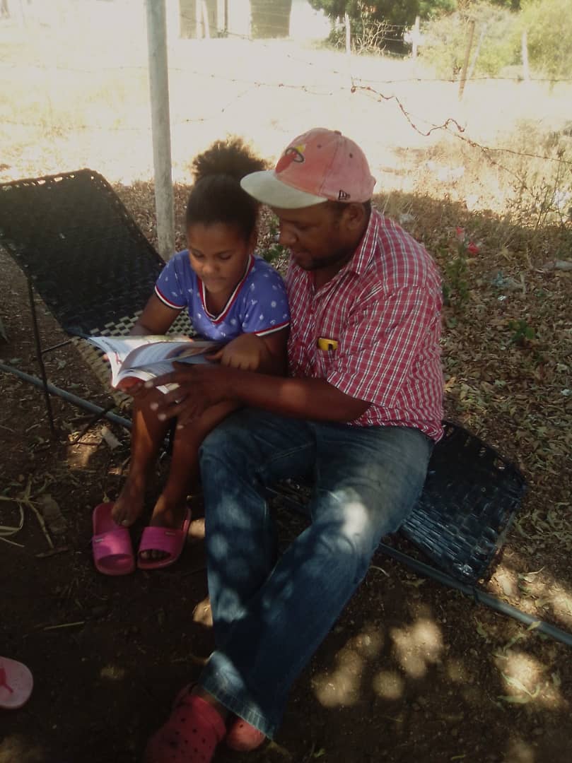Comunal15's tweet photo. R.E.C   No 15 Julián Mellado Realizando La Lectura en  Familia.
#preveniresvencer #'yomequedoencasa. #ordendeseguridadpazyacademica https://t.co/N35OWiXlxV