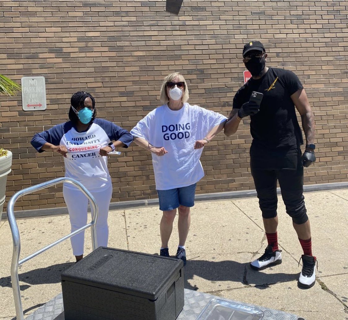tsfdoinggood's tweet photo. With your generous contributions,  we have raised over $5k and have been able to partner with @ChefLaurenW and cater to the nurses, doctors, first responders, and staff at @HowardU Hospital. #HealthcareHeroes #doinggood #giveback #InThisTogether https://t.co/7tzsr9SbpX