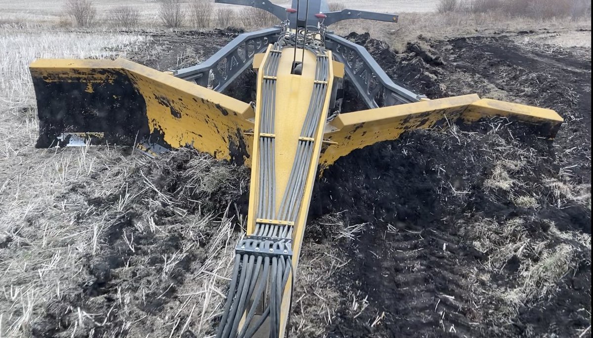 AgShield's tweet photo. Check out the newest video of the TerraFormer 8650. https://t.co/oCuMHmYroh via @YouTube #agshield #earthmover #terraformer #vditcher #pulldozer #grader #scraper https://t.co/X8A32WNzU6