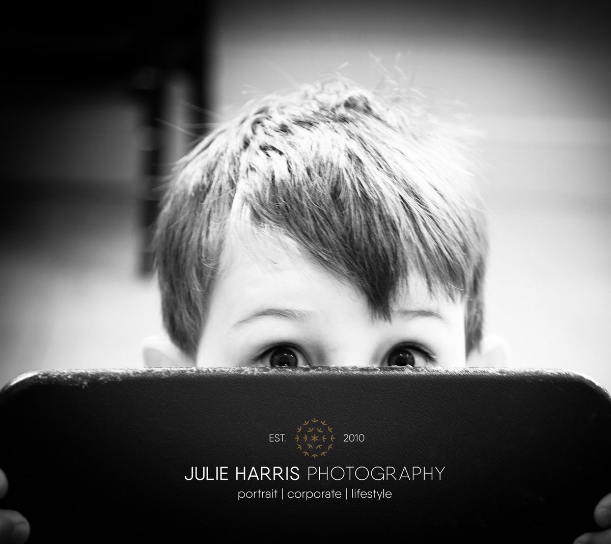 A good image makes you feel good. A great image tells a story.
This little lad did NOT want his photo taken. So we were playing peeka boo from behind a chair.

#julieharrisphotos
#m33
#saletown
#parentpreneur
#salem33
#walkdengardens
#childrenphotographer
#childrensphotography