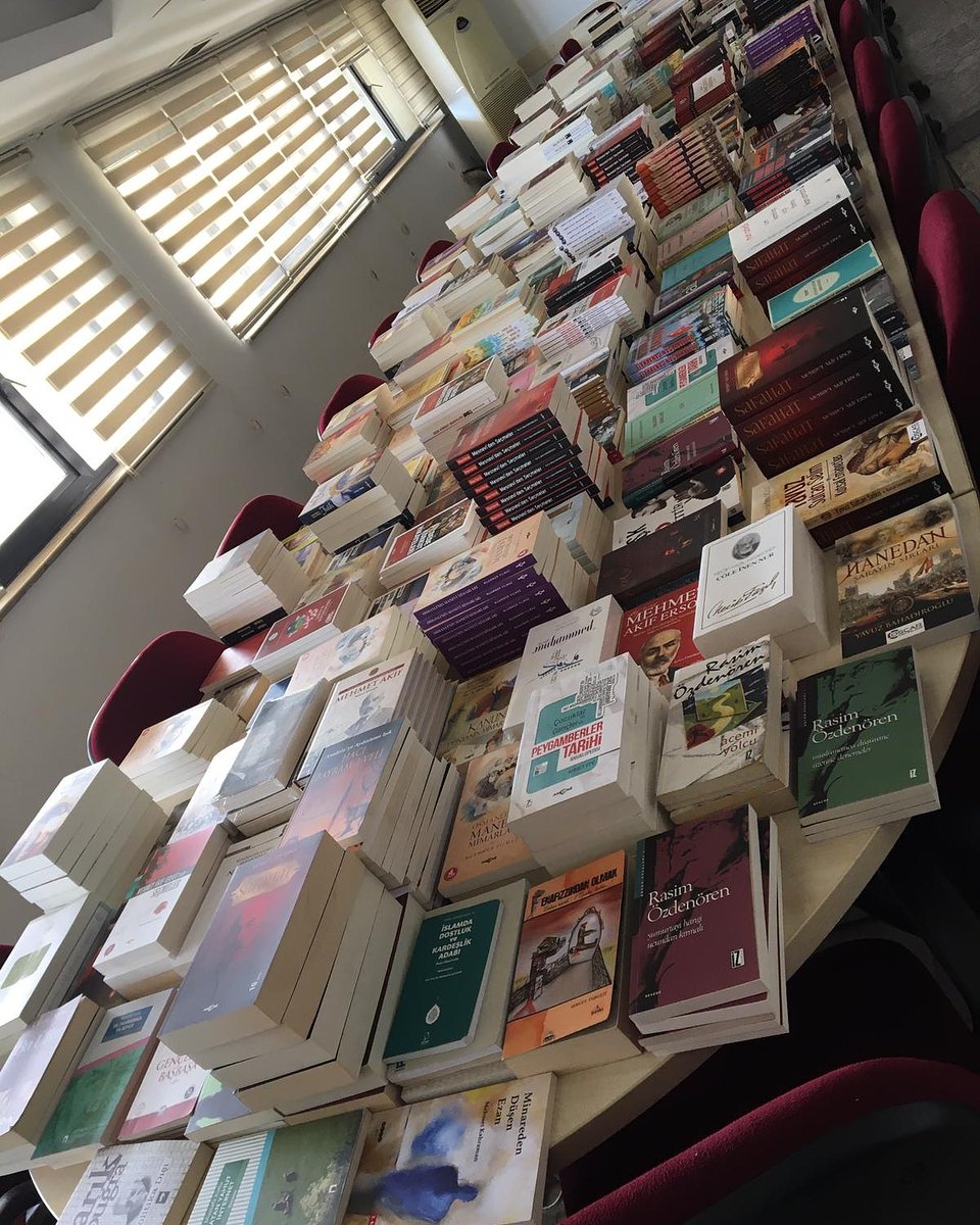 Hazır mısınız🥰

Kitapseverlerin bağışlarıyla toplanan 5️⃣.0️⃣0️⃣0️⃣ kitabı, yarın akşam saat 21.00'de Twitter üzerinden hediye edeceğiz📚

Bizi takipte kalın😊