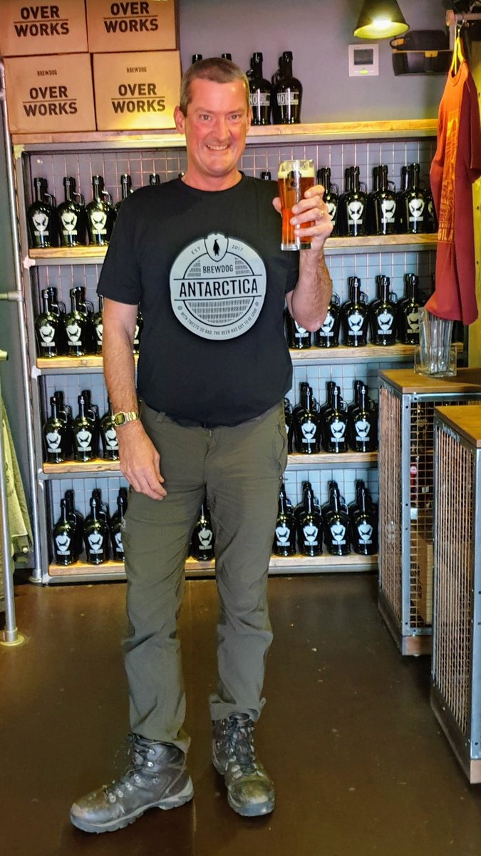 abzpaul's tweet image. #dogtap @BrewDogDogTap with my @bdantarctica tshirt....cheers!