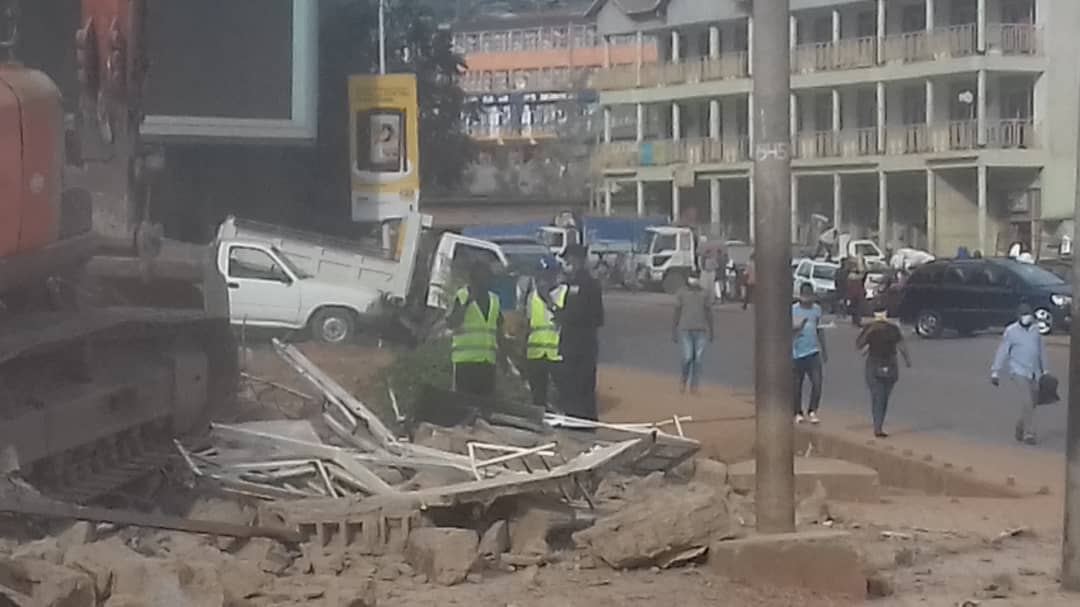 BigombaG's tweet photo. Urukiko @RwandaJudiciary rwategetse ko inzu ya Gaspard MILIMO iri #Nyabugogo itagomba gusenywa ariko #MafiaState @RwandaGov @CityofKigali zanze kubahiriza icyemezo cy'urukiko. @KUpatriot @Healer1official @Tom_Marvolo_Ri @EmiliaDeLoda @Sergiondayi @peacemakersola @TheoMpoze https://t.co/ueYOIZfia9