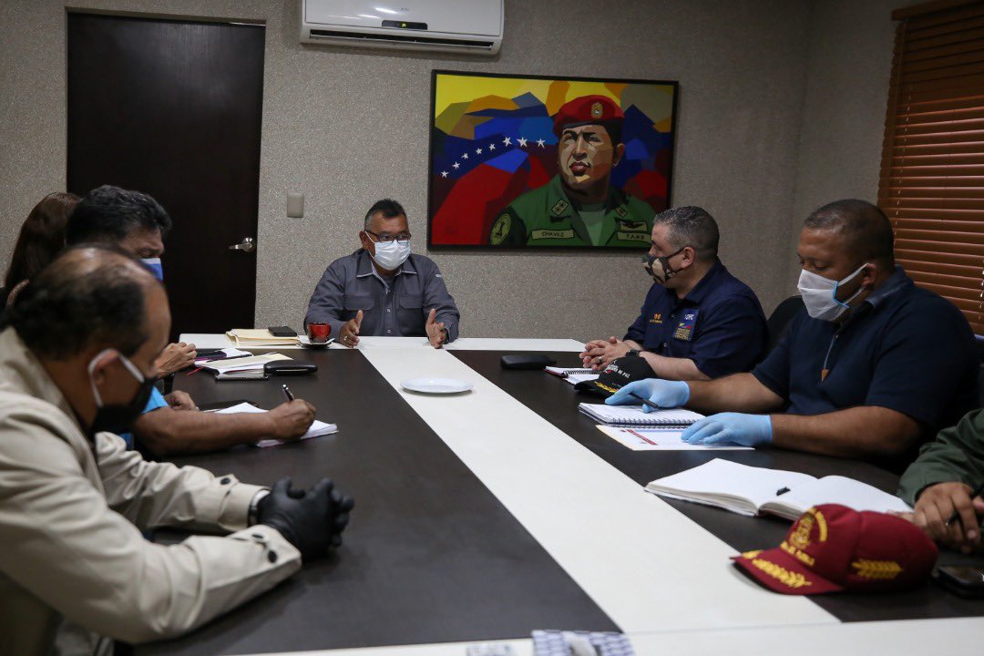 NestorLReverol's tweet photo. Desde ayer, en perfecta unión cívico militar policial iniciamos un Plan Complementario de Abastecimiento de Aguas a través de cisternas en las parroquias afectadas de Caracas y el Eje Metropolitano, en Miranda, mientras atendemos la emergencia del Sistema Tuy por acto de sabotaje https://t.co/TUEMQWuJed