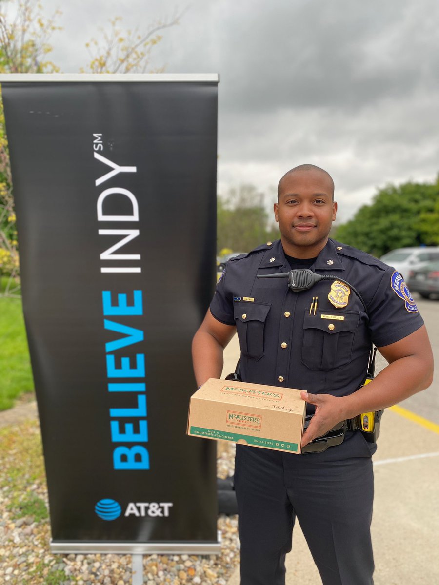 Pleased to deliver lunch today to officers at <a href="/IMPDNorth/">IMPD North District</a>. In partnership with <a href="/IndyPSFdn/">Indy Public Safety Foundation</a>, @ATTIndiana and <a href="/FirstNet/">FirstNet, Built with AT&T</a> are feeding and thanking our #Indy #FirstResponders for all they do to keep us safe. #BelieveIndy