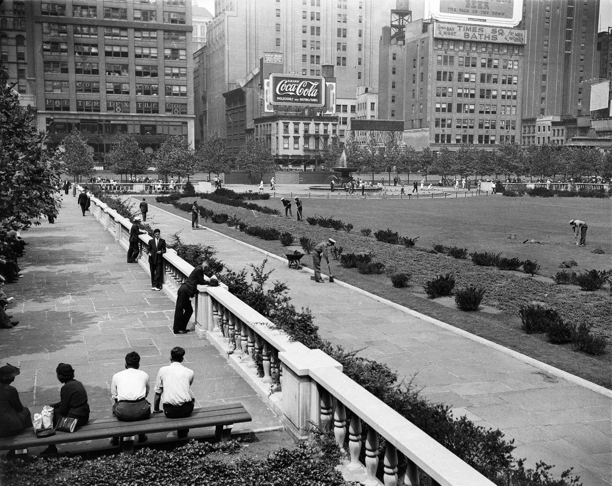 A relaxing day in Bryant Park way back in ___. Can you guess what year this  photo was taken? #nycparks, image size:1200x954