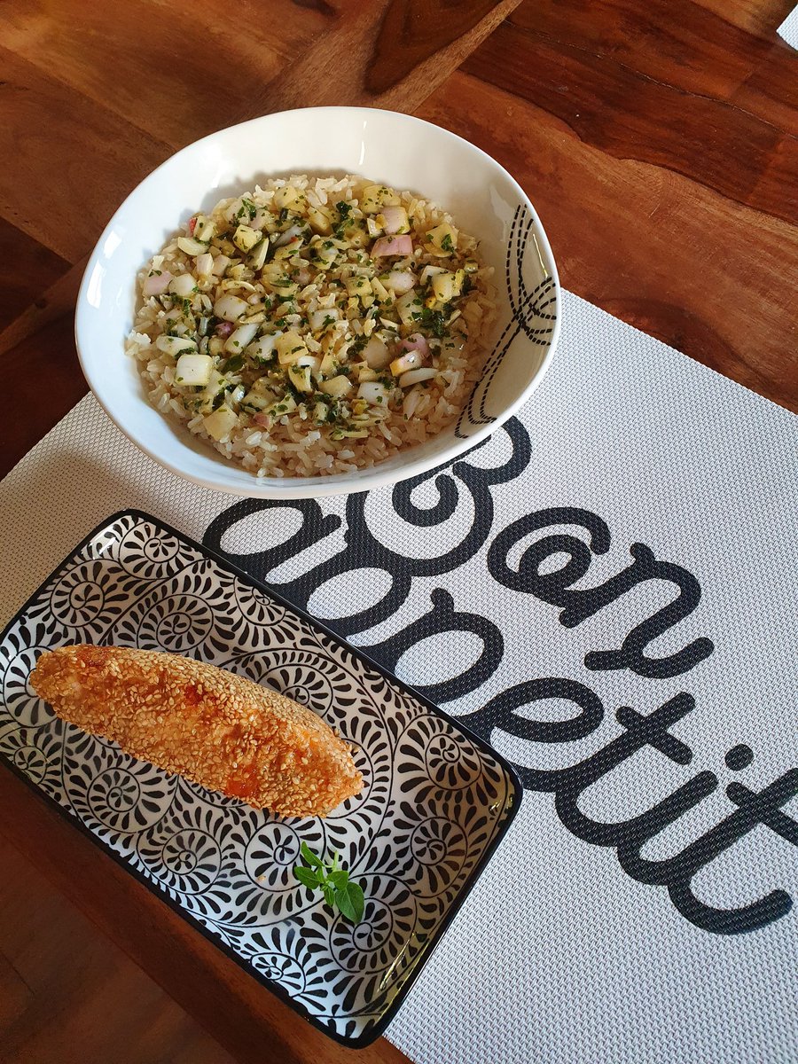 maxiloulette's tweet photo. @cyril_lignac encore une recette originale et appétissante de saumon et riz #TousEnCuisine #onvaseregaler #recettedechef @LesEmissionsTv https://t.co/sIrJmpdqWN