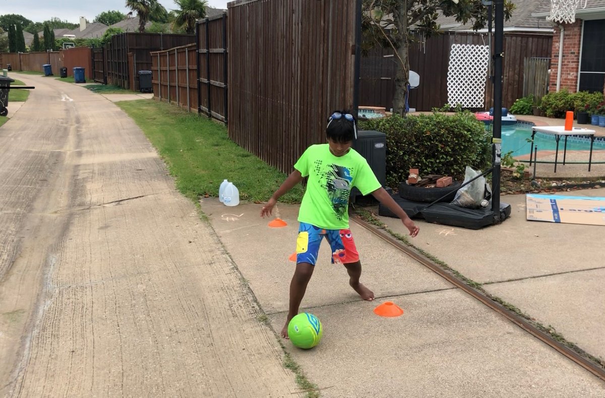 snmi's tweet photo. Field Day Part-1 @LakesideCoppell @LakesidePE 
#CISDTogetherAtHome @MissFish2A 
Water Jug Relay Race with brother🏃‍♂️, Soccer with obstacle⚽️, ball toss🎾 &amp; basketball🏀 https://t.co/H8wl7jpQbl