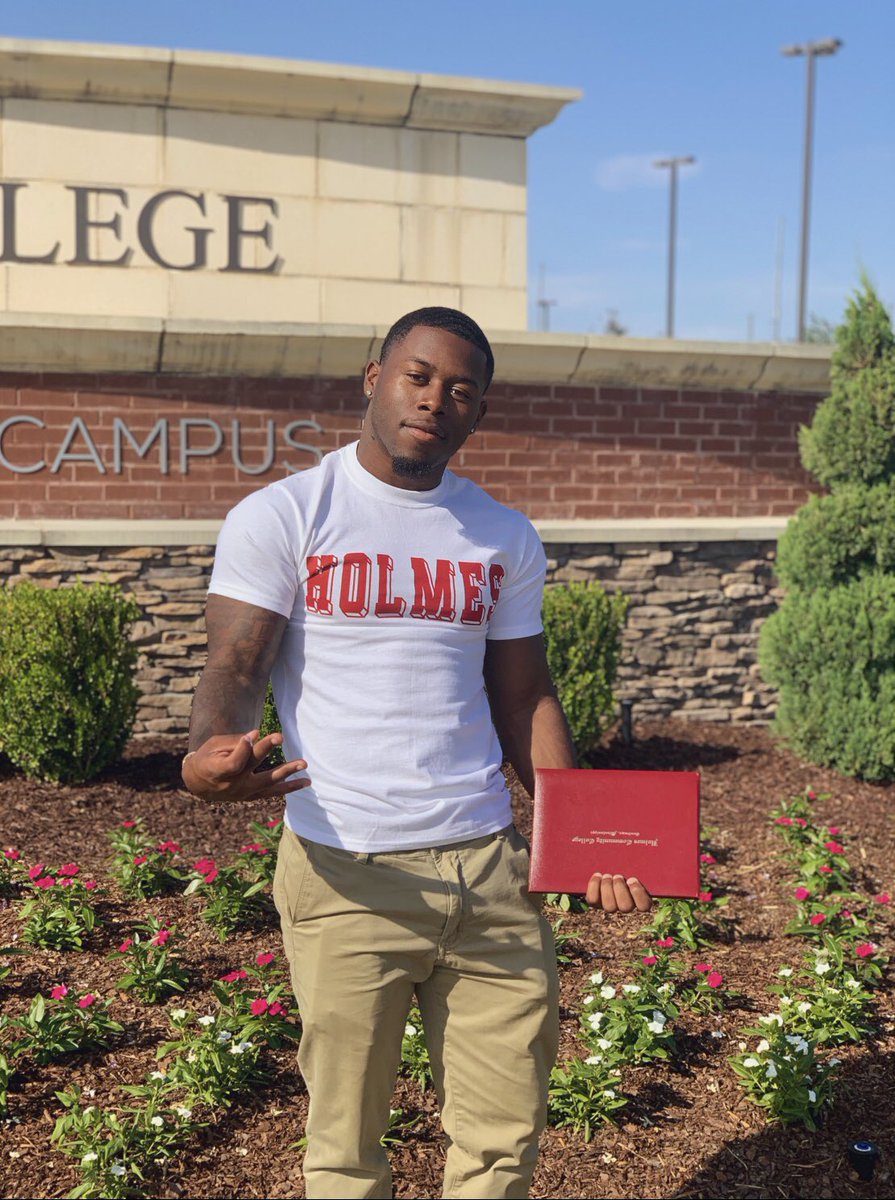DeeTcb's tweet photo. “If they eva counted me out they couldn’t count.” First male in my family to go to college and graduate.Just 2 1/2 years ago it was looking like I wouldn’t even have the chance to graduate Highschool now I’m 19 w/ a degree💯(somebody tell my momma I did this fa ha💙)! https://t.co/mqu5ocX1fd