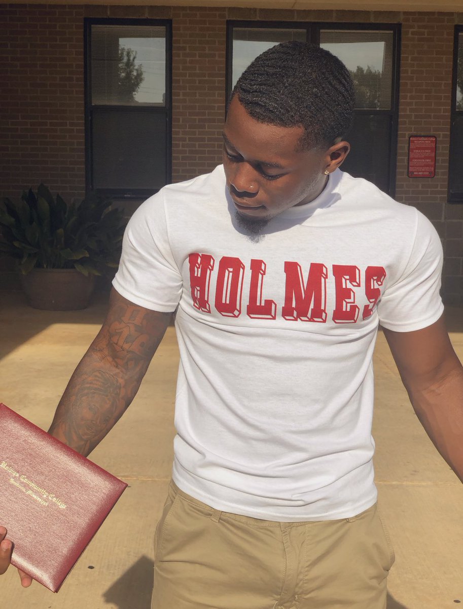 DeeTcb's tweet photo. “If they eva counted me out they couldn’t count.” First male in my family to go to college and graduate.Just 2 1/2 years ago it was looking like I wouldn’t even have the chance to graduate Highschool now I’m 19 w/ a degree💯(somebody tell my momma I did this fa ha💙)! https://t.co/mqu5ocX1fd