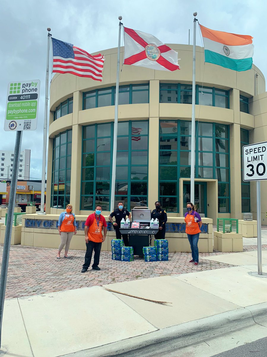 NillyMartinez's tweet photo. In light of #PoliceWeek @thd_6856 wanted to specifically thank @Miami_PD for their continued dedication to keeping our community safe. We appreciate all you do! ๐๐งก #ThankYou #OrangeForOfficers @VegaMapvega @HomeDepotGR https://t.co/5KRTWai2RP