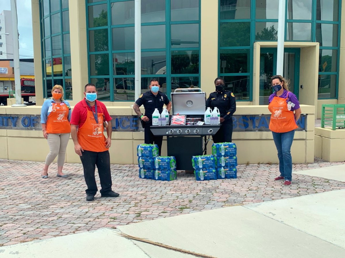 NillyMartinez's tweet photo. In light of #PoliceWeek @thd_6856 wanted to specifically thank @Miami_PD for their continued dedication to keeping our community safe. We appreciate all you do! ๐๐งก #ThankYou #OrangeForOfficers @VegaMapvega @HomeDepotGR https://t.co/5KRTWai2RP