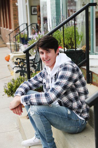 AwLinkCrew's tweet photo. Let’s celebrate Joel Semancik!  He will be going to Kent State University in the fall to study architecture.  Thank you, Joel, for being a great Link Leader!! https://t.co/tOWxMw0eRH