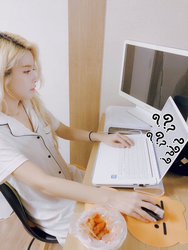 Kpopsucker1's tweet photo. Solar girlfriend material; a thread https://t.co/KTbMqwEAun