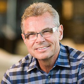DesignTalkHI's tweet photo. Today at 6 PM! It's Flashback Friday on DTH! We're featuring one of our favorite shows from 2015: Thomas Sorensen of Inspiration Furniture at the Honolulu Design Center.👷🏼🏢🛋 
https://t.co/NWWatVvsui 

AM 690 | 94.3 FM https://t.co/D4NntdgCgt 📻🌴
#FBFonDTH #DesignTalkHawaii https://t.co/uJh2H066X6
