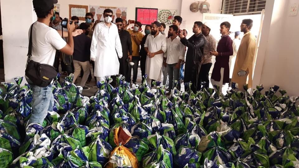 pathan_sumaya's tweet photo. On the instructions of AIMIM President MP Hyd @asadowaisi AIMIM Yakutpura MLA @ahmedpashaqudri AIMIM Youth Icon @YasarArafat_ AIMIM Senior Worker #Sadeq #Siraj bhai along with AIMIM Corporators Distributed *5000 CHICKEN BIRYANI JUMBO PACKS* Door to Door In Yakutpura Constituency! https://t.co/iuZZdMqjz5