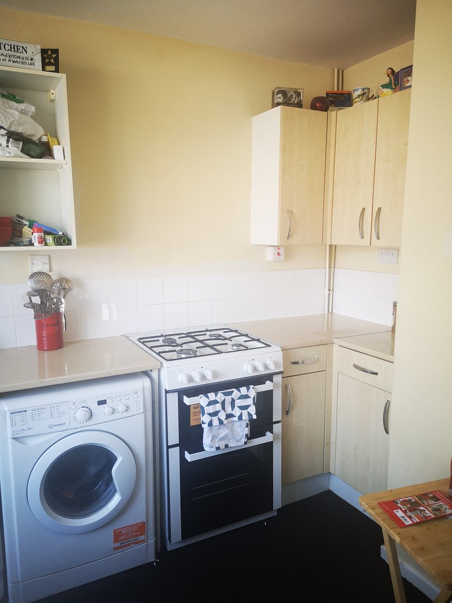 carlac1923's tweet photo. Not sure if I'm procrastinating but learned a new skill today allby myself N I've updated my kitchen from brown and boring council kitchen to high gloss on reflection should of painted first but I'm too impatient 😂😂 used dc fix (fablon) think it looks good! https://t.co/tdsaelXZWq