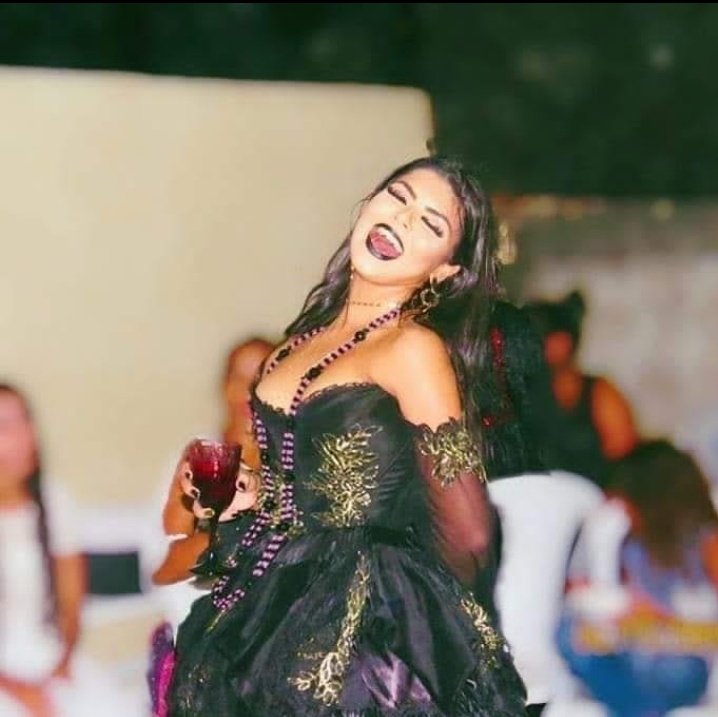 DonosDaCalunga's tweet photo. Salve sua força, sua beleza seu poder, salve Maria Mulambo senhora do meu viver, ô Mulambo ê, Mulambo â, tu és a Rosa mais bela que perfuma meu caminhar.🔱🌹🍷🚬🔥
#40tenaDoAxe https://t.co/Kf0hEsy2zq