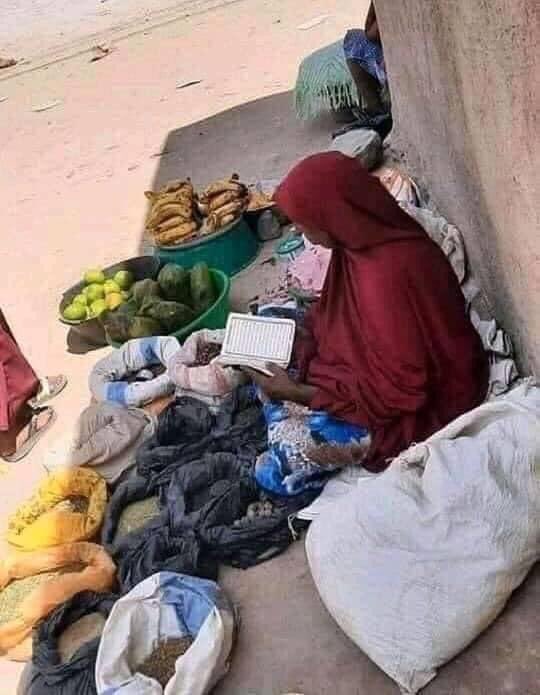 Izidbiha1's tweet photo. "لاَ تُلْهِيهِمْ تِجَارَةٌ وَلاَ بَيْعٌ عَن ذِكْرِ الله وَإِقَامِ الصَّلاَةِ "❤️ https://t.co/IsDMO2DjwZ