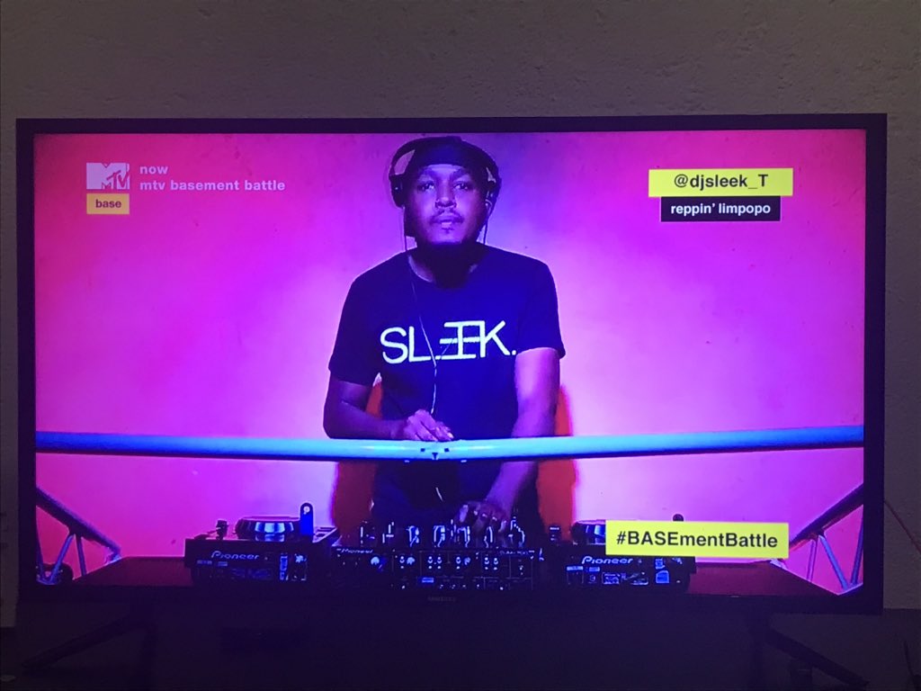 mologadi's tweet photo. Let’s goooooooo #MTVBASEmentbattle #MTVBASEment #SleekT 🔥🔥🔥🔥🙌🏿🙌🏿🙌🏿 yeyi i had to get a glass of G &amp; T , oa gotetša man @Djsleek_T 🔥🔥🔥🔥 https://t.co/MmqvPR6Vbw