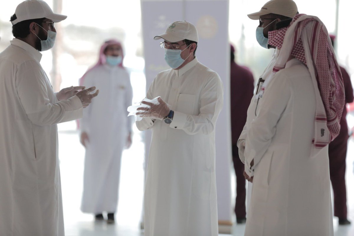 asirmunicipal's tweet photo. دشن أمين منطقة #عسير الدكتور وليد الحميدي اليوم، انطلاقة أعمال مبادرة " #حياتنا_أمانة  " بمدينة #أبها ، و ذلك بتوجيه من سمو أمير منطقة عسير ، و تأتي هذه المبادرة ضمن باكورة مبادرات نشامى عسير التي دشنها صاحب السمو الملكي الأمير #تركي_بن_طلال بن عبدالعزيز مؤخرا. https://t.co/wOAmNSDb13