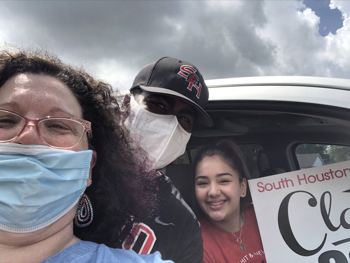 shhstafe's tweet photo. Highlight of my week is seeing my senior TAFE members picking up their senior shirts. ⁦@SHHS_2020_⁩ ⁦@andreawenke⁩ ⁦@PISDCareerTech⁩ https://t.co/lqdiVGpgQL