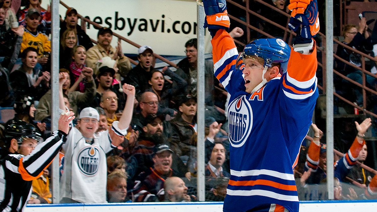 With Ales Hemsky announcing his retirement from pro hockey, we want to extend well wishes &amp; a big congrats on a great career to a beloved member of the #Oilers for 11 seasons.

Enjoy what life brings you next, Hemmer! 🧡