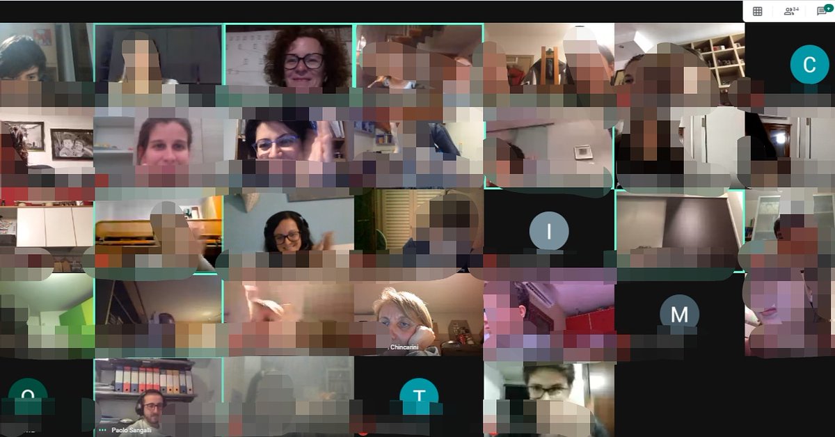 sdbpaderno's tweet photo. Stasera abbiamo cambiato i panorami dei nostri ragazzi di #2secondaria Sono increduli per aver visto le foto dei loro proff da piccoli https://t.co/QgIm8REQPI