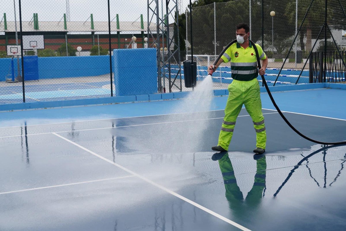 pozodeportes's tweet photo. El @AytoPozoblanco abrirá el lunes 18 las pistas de atletismo y tenis, el campo de golf y el centro hípico.

https://t.co/KAcAEb5l86 https://t.co/og1Xe1u3vZ