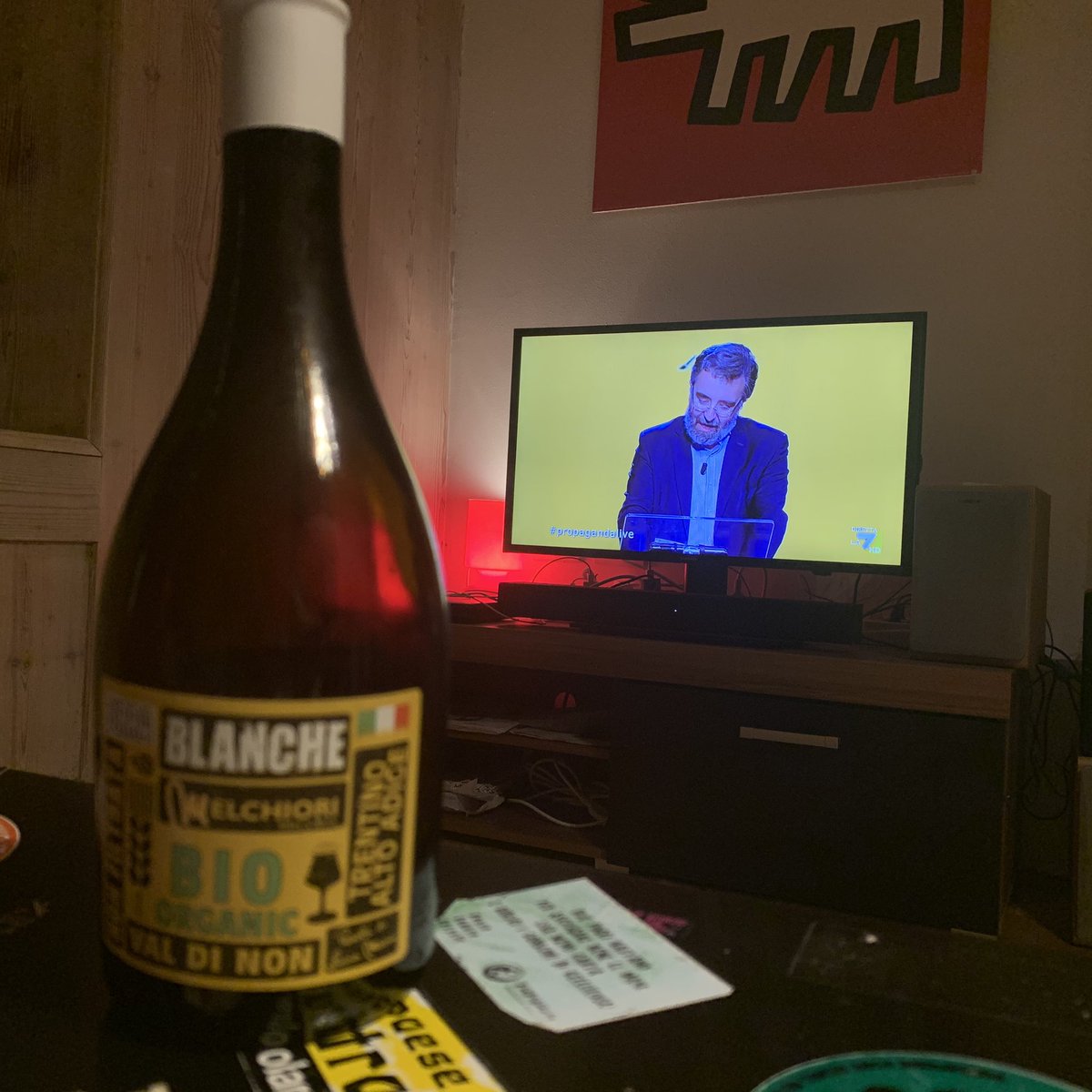 luca83z's tweet photo. Spiegone @Damilanofanpage in compagnia di una birretta. Complimenti. @welikeduel.. commovente l’omaggio a Bosso #CiaoEzio https://t.co/UuADW6H2JG