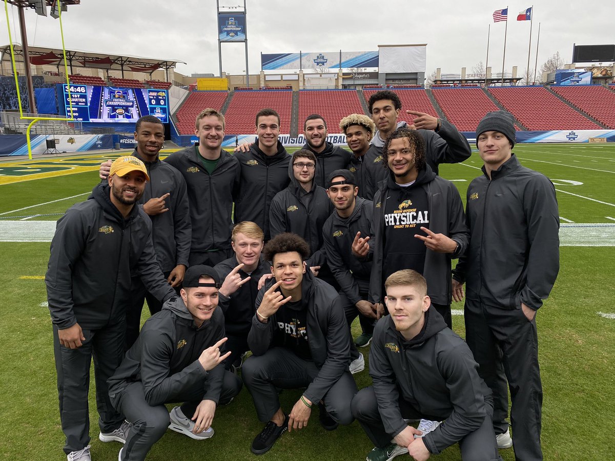Coach_Entz's tweet photo. Congrats @CYaggie20 on his graduation from @NDSU today.  Played a huge role in the development of our team over the years.  Knowing your purpose creates greater performance.  He’s already working and doing his thing....#OnceABison 

#NDBison #ChampsGraduateHere #RedRiverAg #ICE https://t.co/BI0TP8KKOf