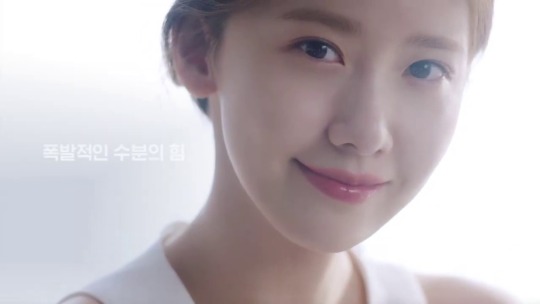 Yoona9GG's tweet image. 200515 YoonA - Innisfree Green Tea Seed Serum CF #2Direct... dlvr.it/RWkYYz