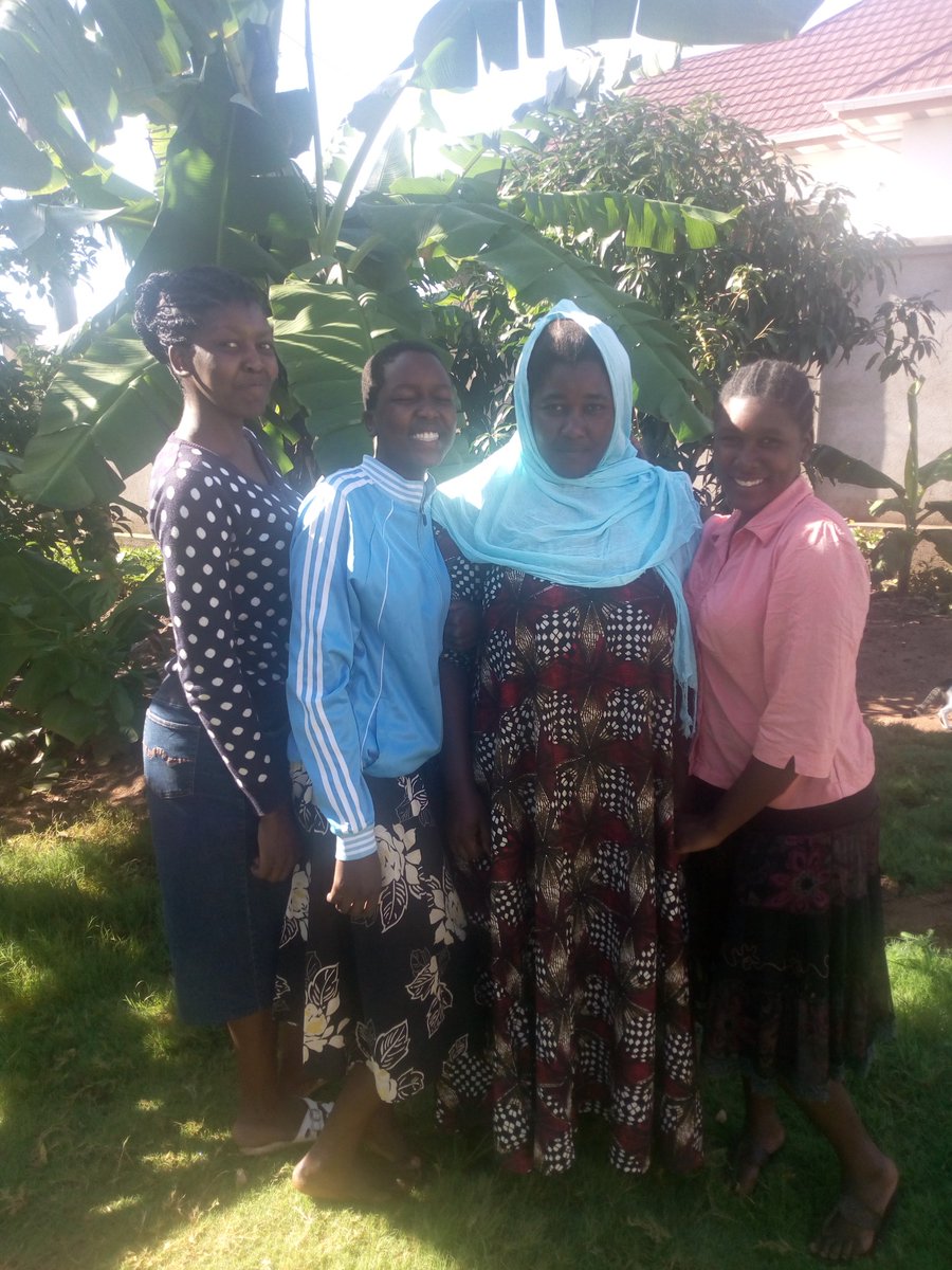 OrwaDr's tweet photo. Mama na wanae, nawapenda sana wadogo zangu ! https://t.co/8KwvyU6LEd