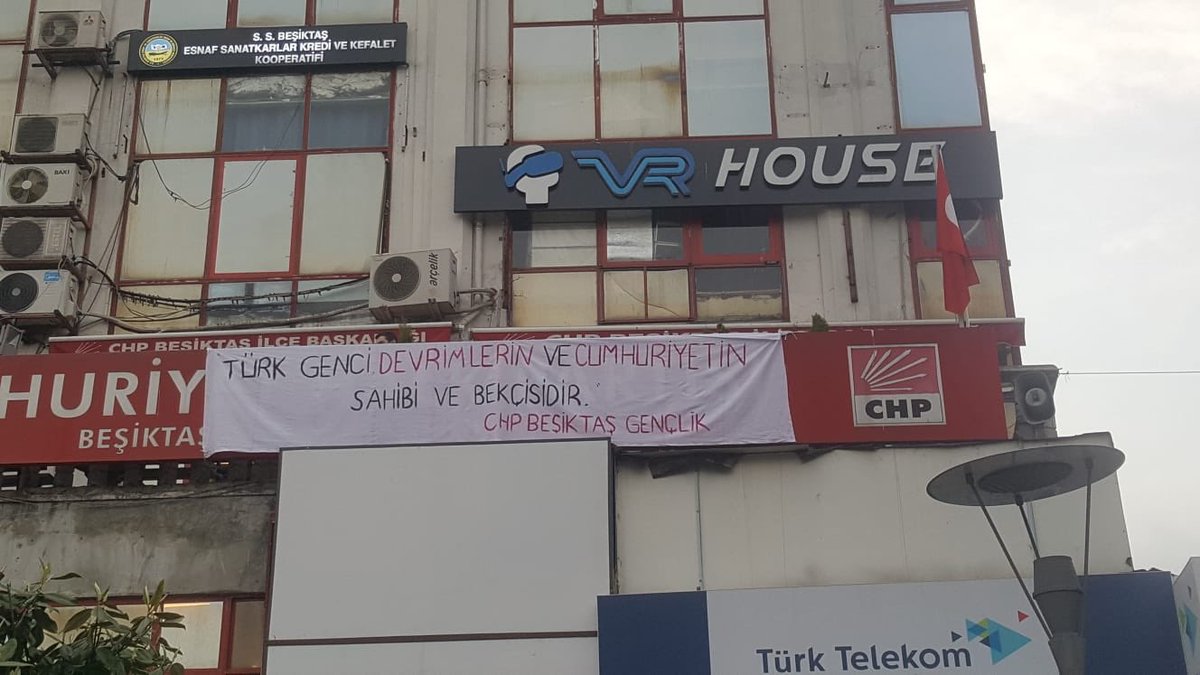 Ata’mızın Milli Mücadele’yi başlatmak üzere Beşiktaş’tan Samsun’a çıkışının 101. yıl dönümünde ilçe binamıza asılmak üzere pankart çalışmamızı gerçekleştirdik.