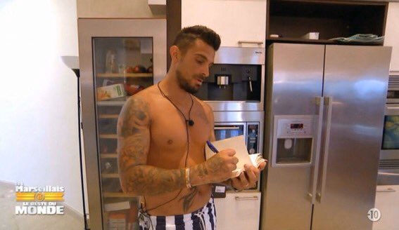 omassilia13's tweet photo. Le directeur de tournage de W9 quand Ines a dit « J’ai envie d’encastrer Claude » #KohLanta https://t.co/dT2c5SjSXc