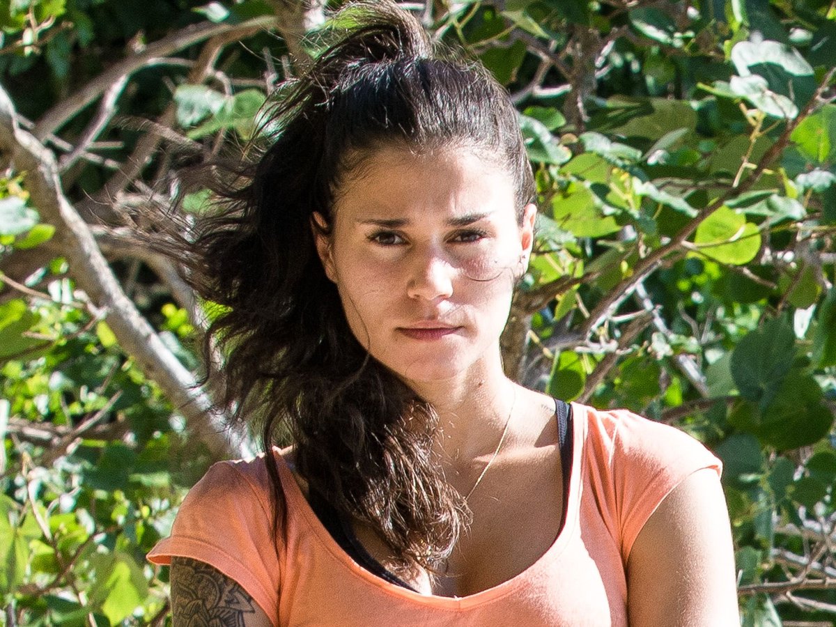 pinteraesthetic's tweet photo. « J’ai envie d’encastrer Claude »#KohLanta wsh il t’as donné 1 sac au lieu de 3 petasse https://t.co/wWzYIbnszt