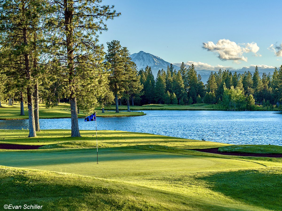 Evan_Schiller's tweet photo. Aspen Lakes Golf Course....a hidden gem in Central Oregon.  Wondering about those red sand bunkers?  Rather than truck in white sand from outside the area, the owners decided to use crushed red cinder that occurred naturally on the adjacent property.  #centraloregon https://t.co/7Lcy6bb1lw