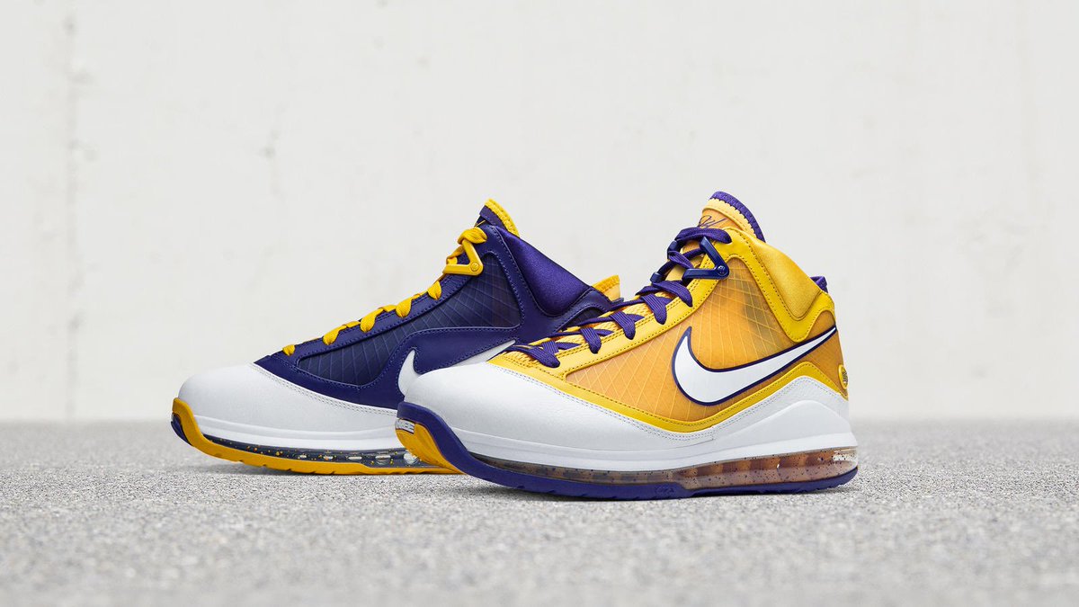 The Lebron VII ‘Media Day’ releases tomorrow 👀. One pair of shoes, two colourways 🔥🔥
—
Read more about the newest Lebron colourway on VancouverBasketball.com💻📱
—
#VancouverBasketball
#GrowTheGame
#NikeBasketball