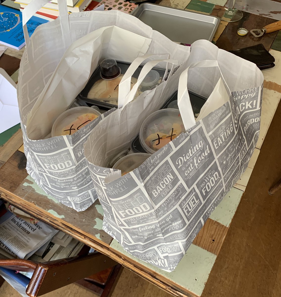 P_Michielsen's tweet photo. Dag 2 #ondernemerschallenge gisteren al weer. Fluisterboot gehuurd met gezin en eten laten bezorgen door #TheStreetfoodClub. Heerlijke hapjes, zeker in combinatie met tochtje door Utrecht! https://t.co/j4h2Ir0XD8